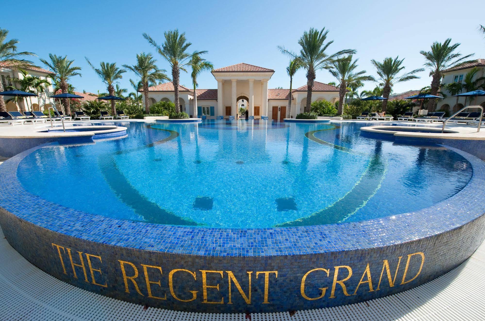 Отель The Regent Grand Грейс-Бэй Экстерьер фото